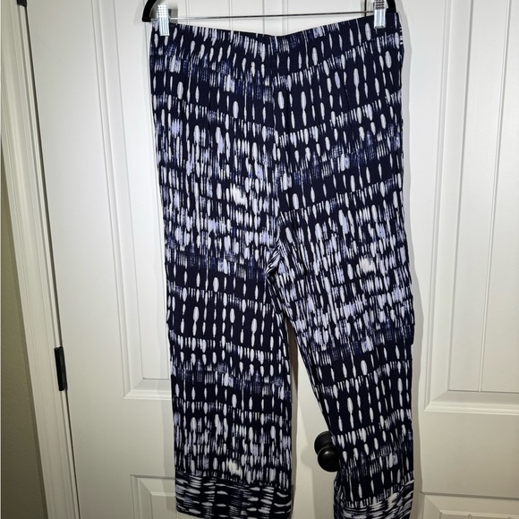 Flowing navy blue and white womens pant- size Large- EUC - Picture 5 of 9